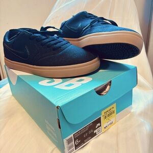 Black NIKE Canvas shoes